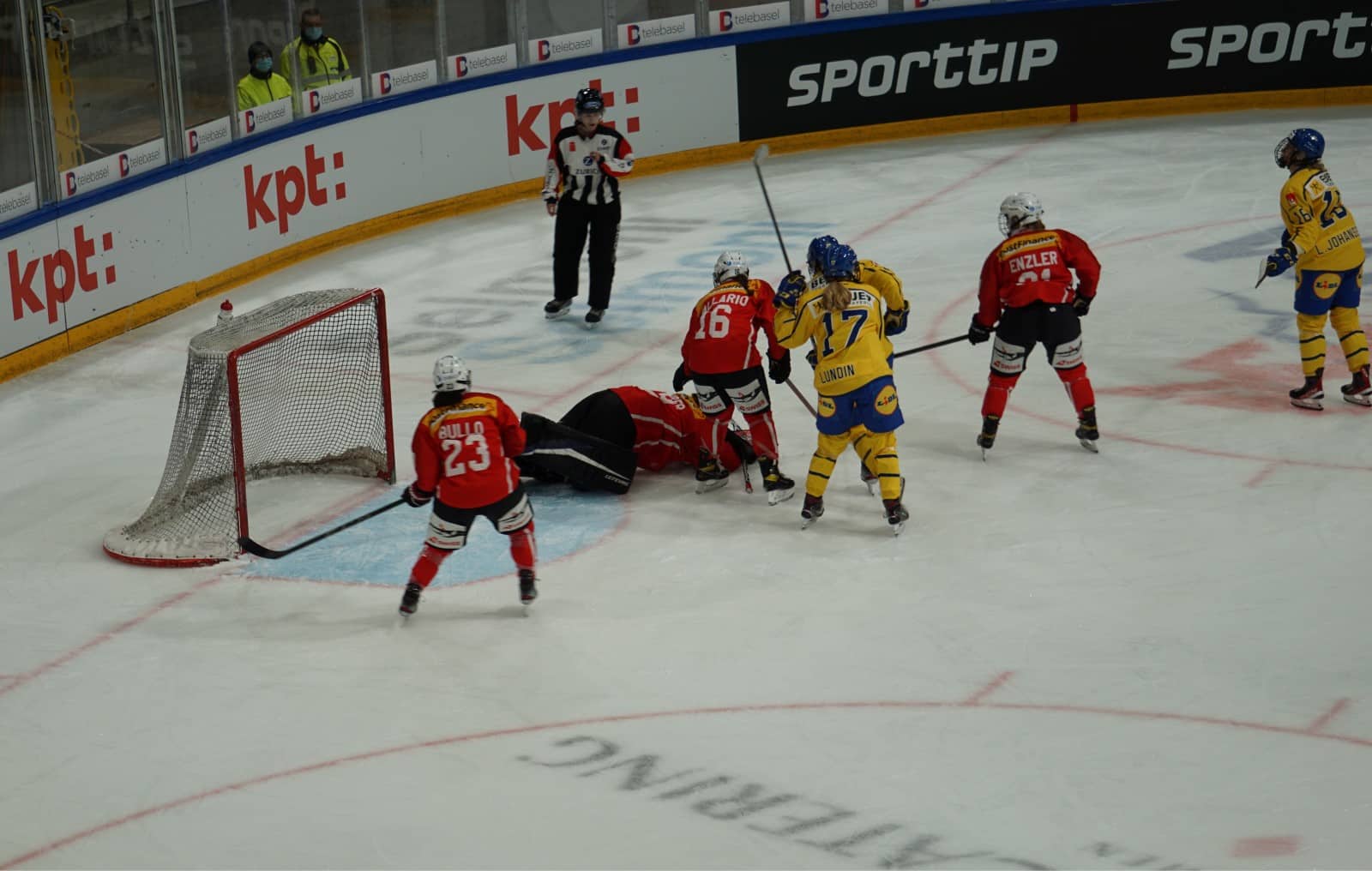 Sie hat ihn und hält ihn fest! Andrea Brändli nach ihrem Super Save