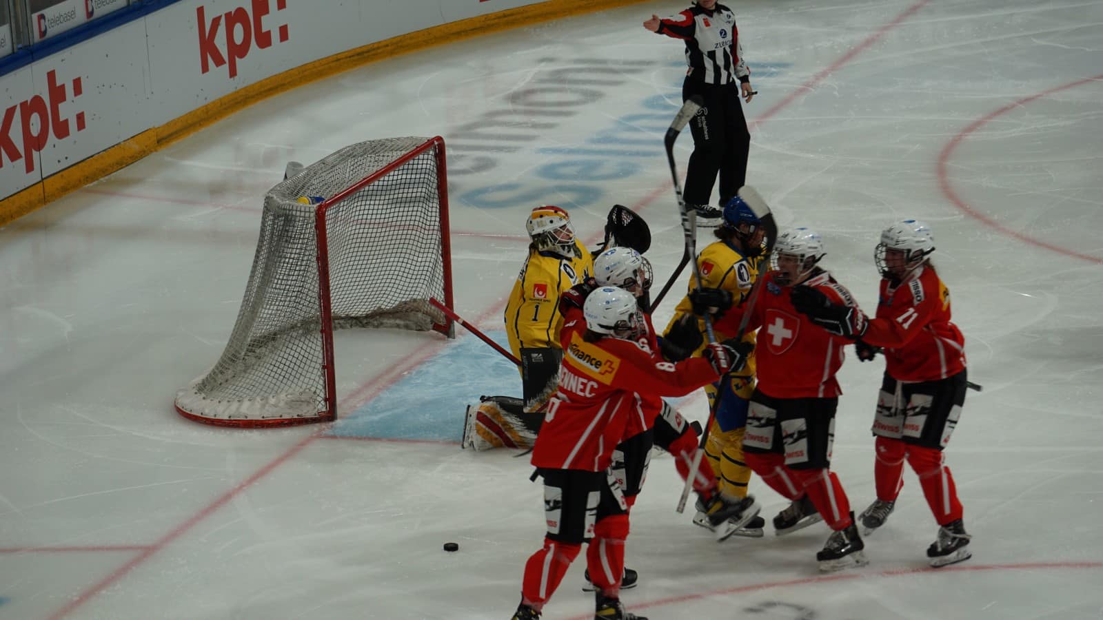 Der Jubel nach Evelina Rasellis schnellem 2:0 im zweiten Drittel sollte nicht der letzte dieses Spiels sein.