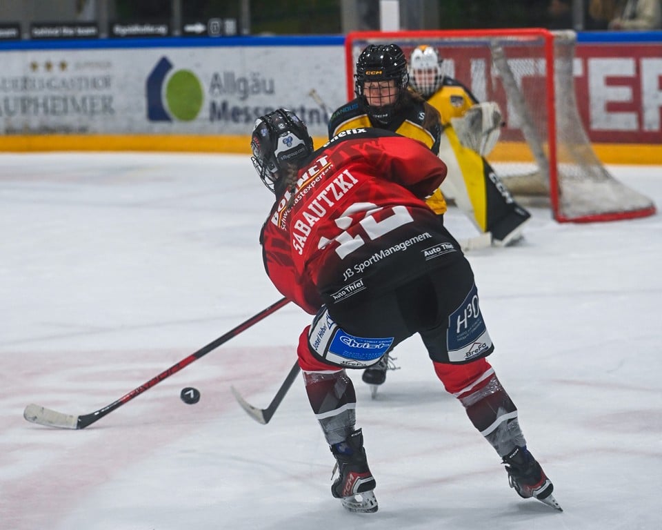 Fraueneishockey DFEL ECDC Memmingen Indians Frauen (c) Charlie Perzl_20251113