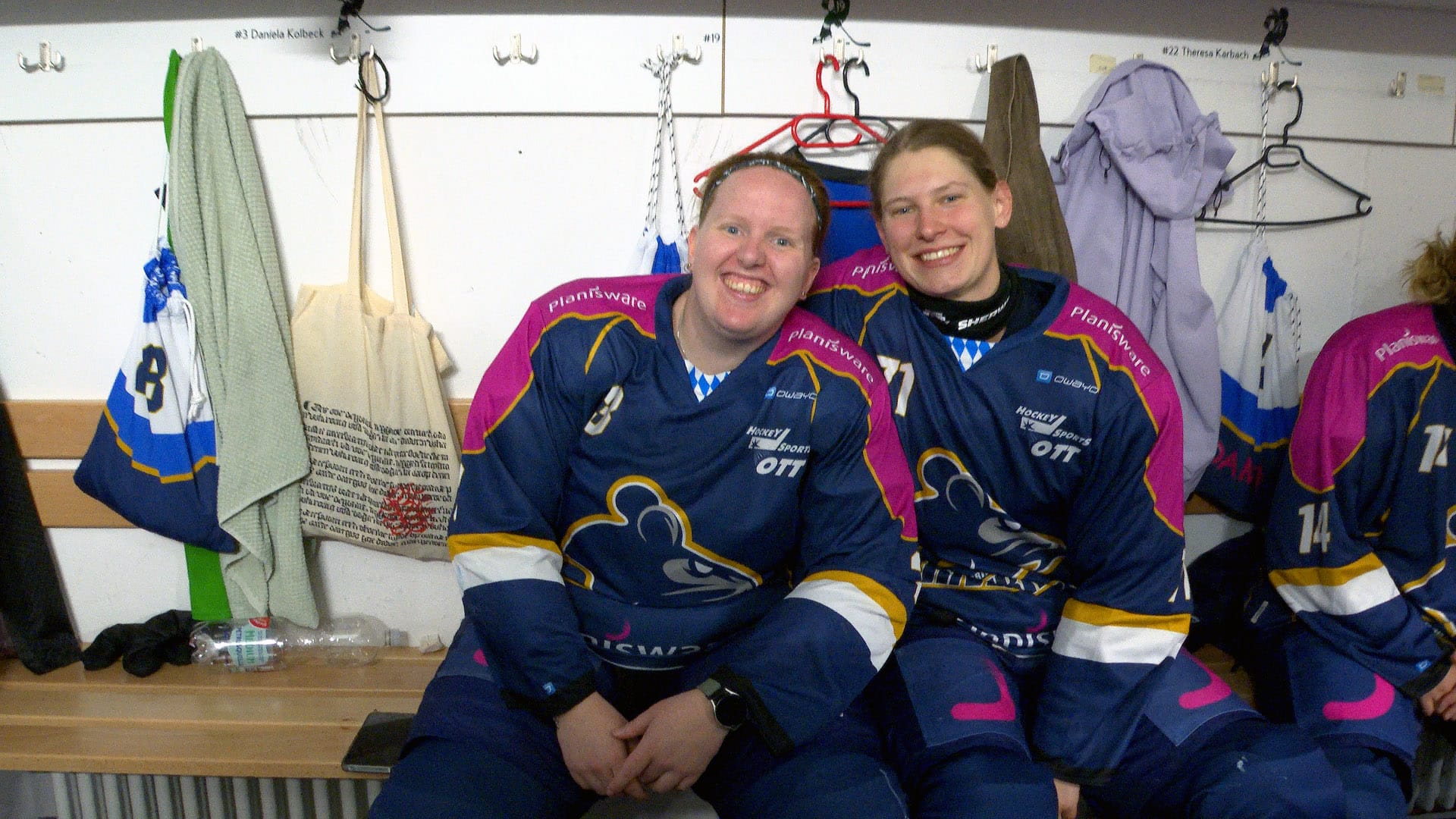 Fraueneishockey Daniela Kolbeck & Antonia Glogger (c) Tim Sinzenich_20260912