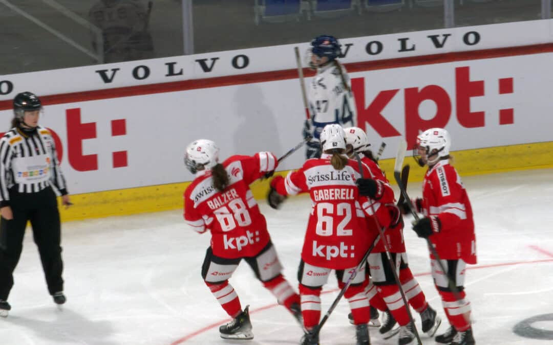 Sieg nach Verlängerung gegen Finnland: Die Schweiz gewinnt auch das zweite Spiel beim WEHT-Heimturnier