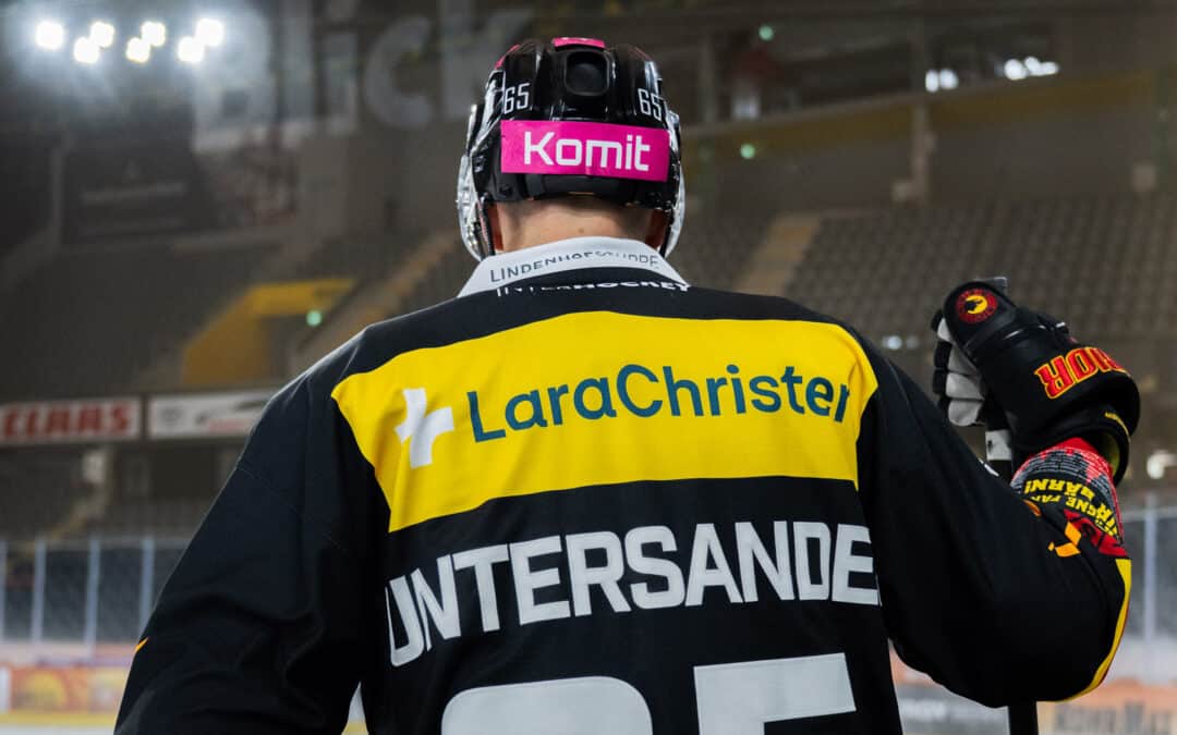 PostFinance macht das Fraueneishockey sichtbar – Männer tragen Frauennamen auf ihrem Trikot